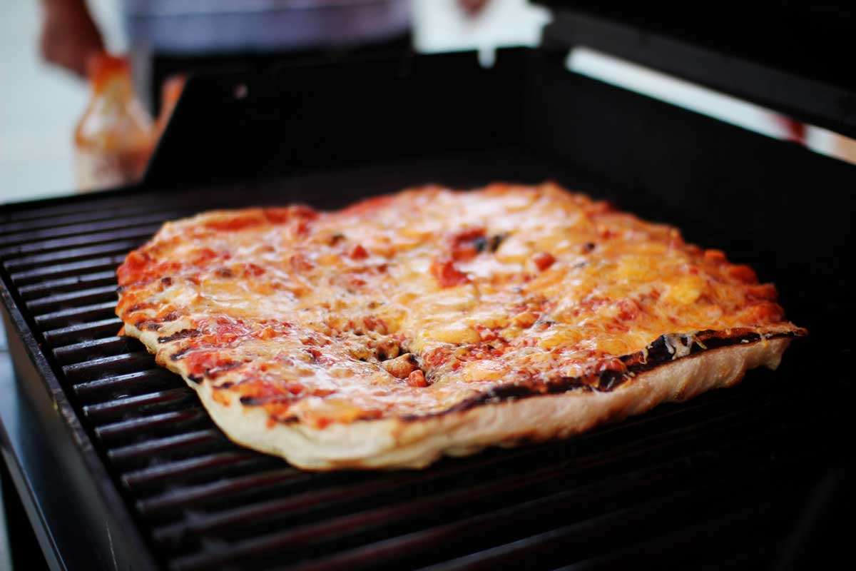 http://www.kingarthurbaking.com/sites/default/files/2020-10/Grilled-pizza.png