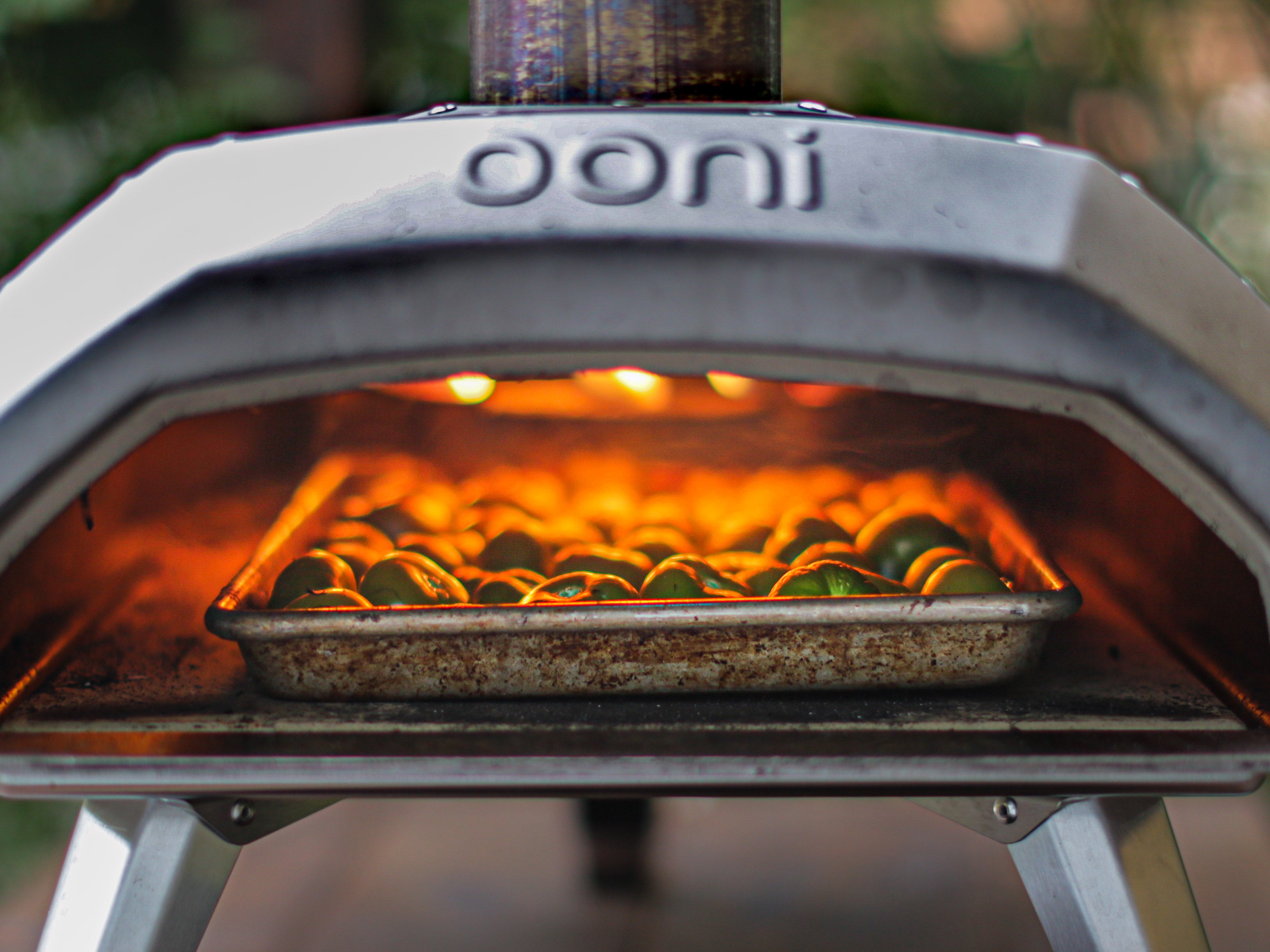 The stress-free way to load your pizza in the oven