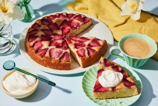 Super-Simple Strawberry Cake