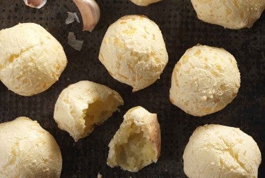 Brazilian Cheese Buns (Pão de Queijo)