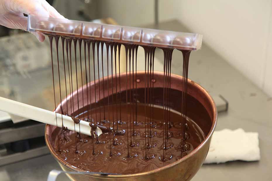 How To Temper Chocolate at Home