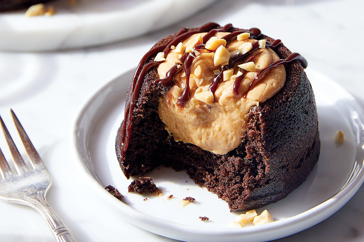 Peanut Butter-Fudge Buckeye Cake