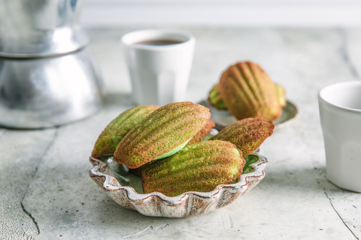 Green-tinted pandan madeleines 