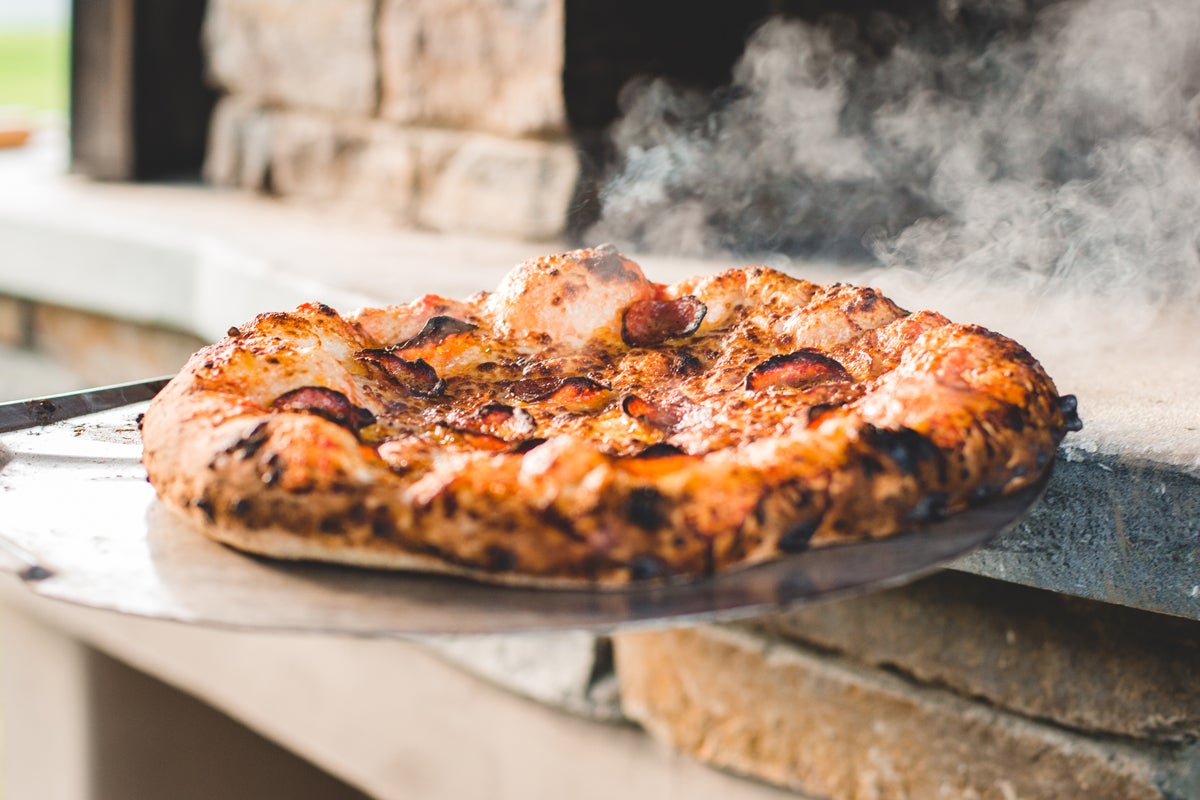 The stress-free way to load your pizza in the oven