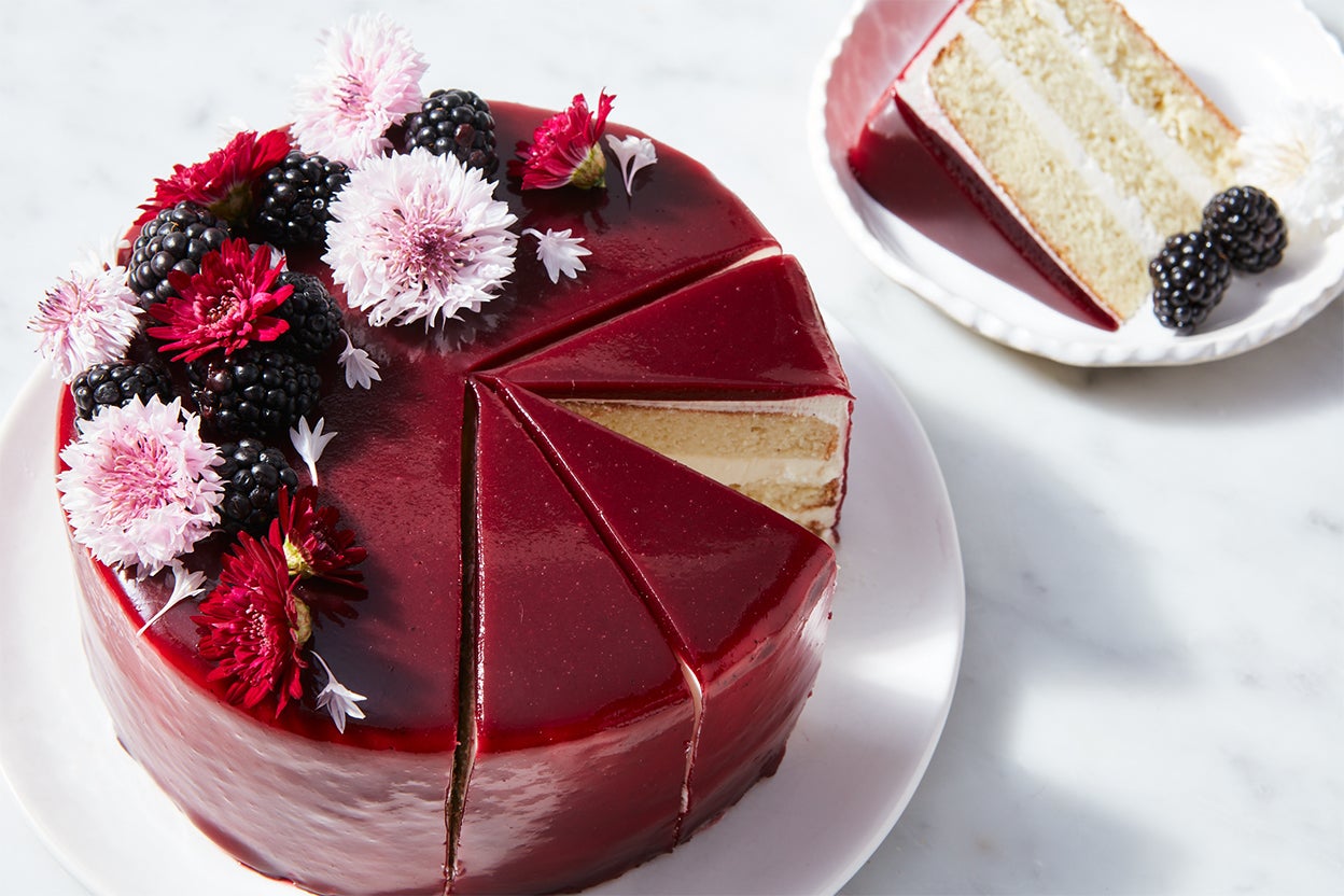 Homemade] Chocolate and strawberry cake with chocolate ganache and a chocolate  mirror glaze. : r/food