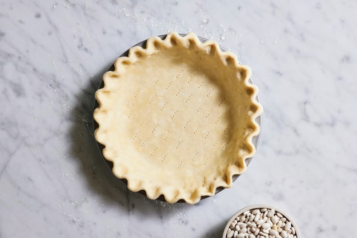 https://www.kingarthurbaking.com/sites/default/files/2023-05/How-to-keep-pie-crust-from-shrinking-8.jpg