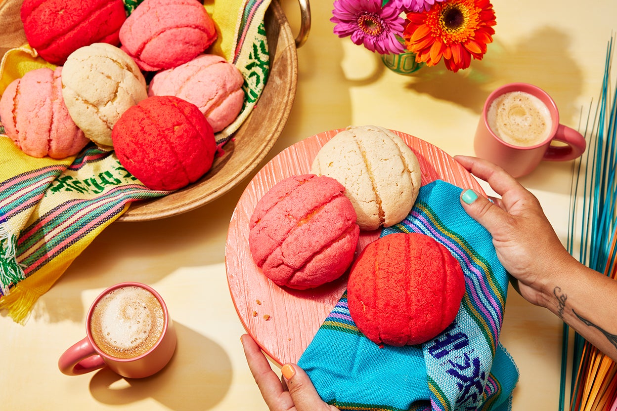 https://www.kingarthurbaking.com/sites/default/files/2023-08/Pan-Dulce-Conchas_0119.jpg