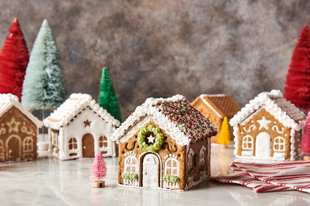 Make the perfect Gingerbread Houses with our Holiday Bakeware Collection