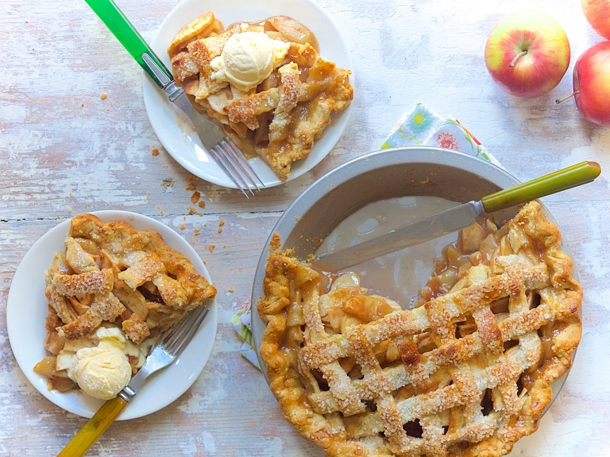 Apple Pie Bakealong via @kingarthurflour