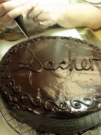 File:Original Sacher-Torte ©Hotel Sacher.jpg - Wikimedia Commons