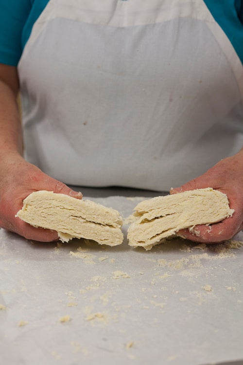 King Arthur Baking Company on Instagram: If you thought the easiest way to  transfer pie dough was to wrap it around a rolling pin, think again! See  our Baking School's preferred method