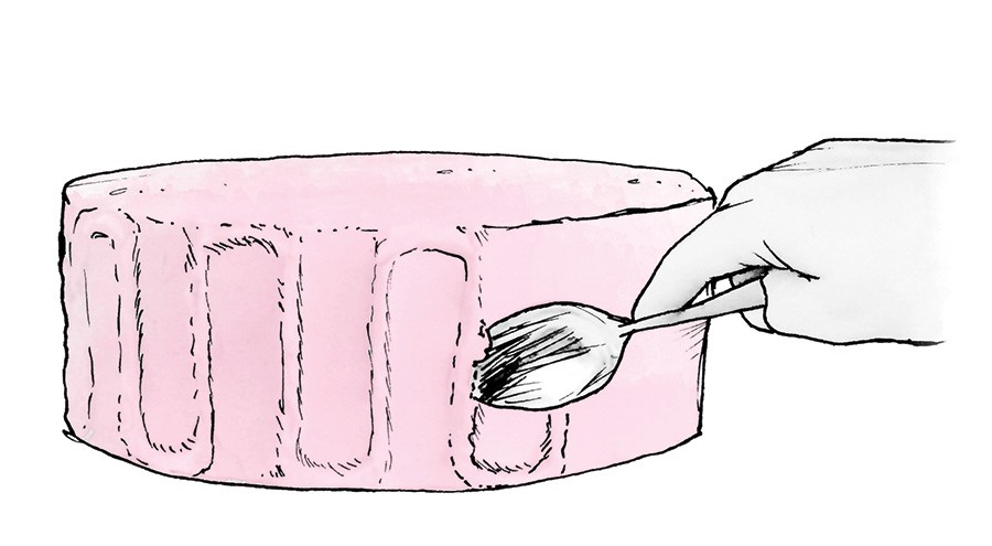 decorate cake with spoon