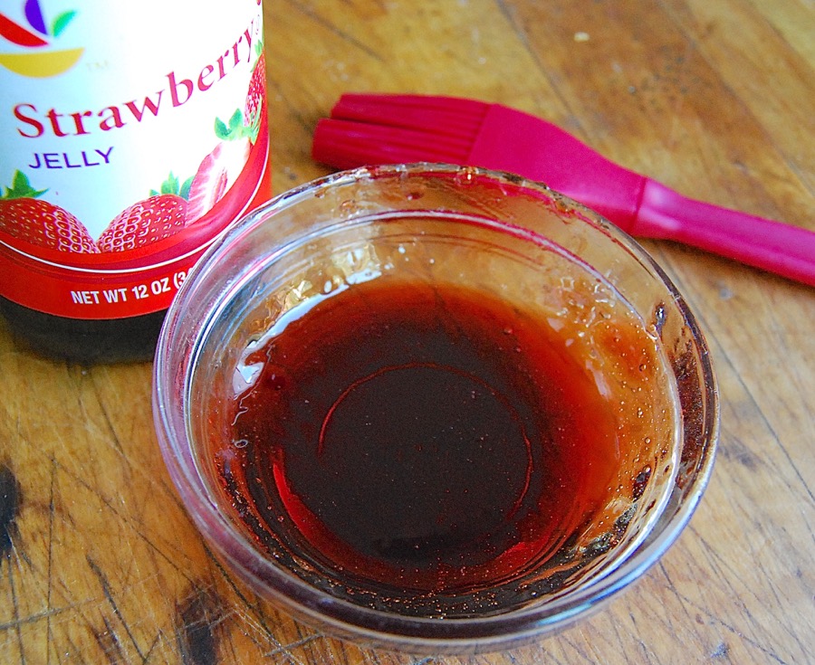 How to glaze berries via @kingarthurflour