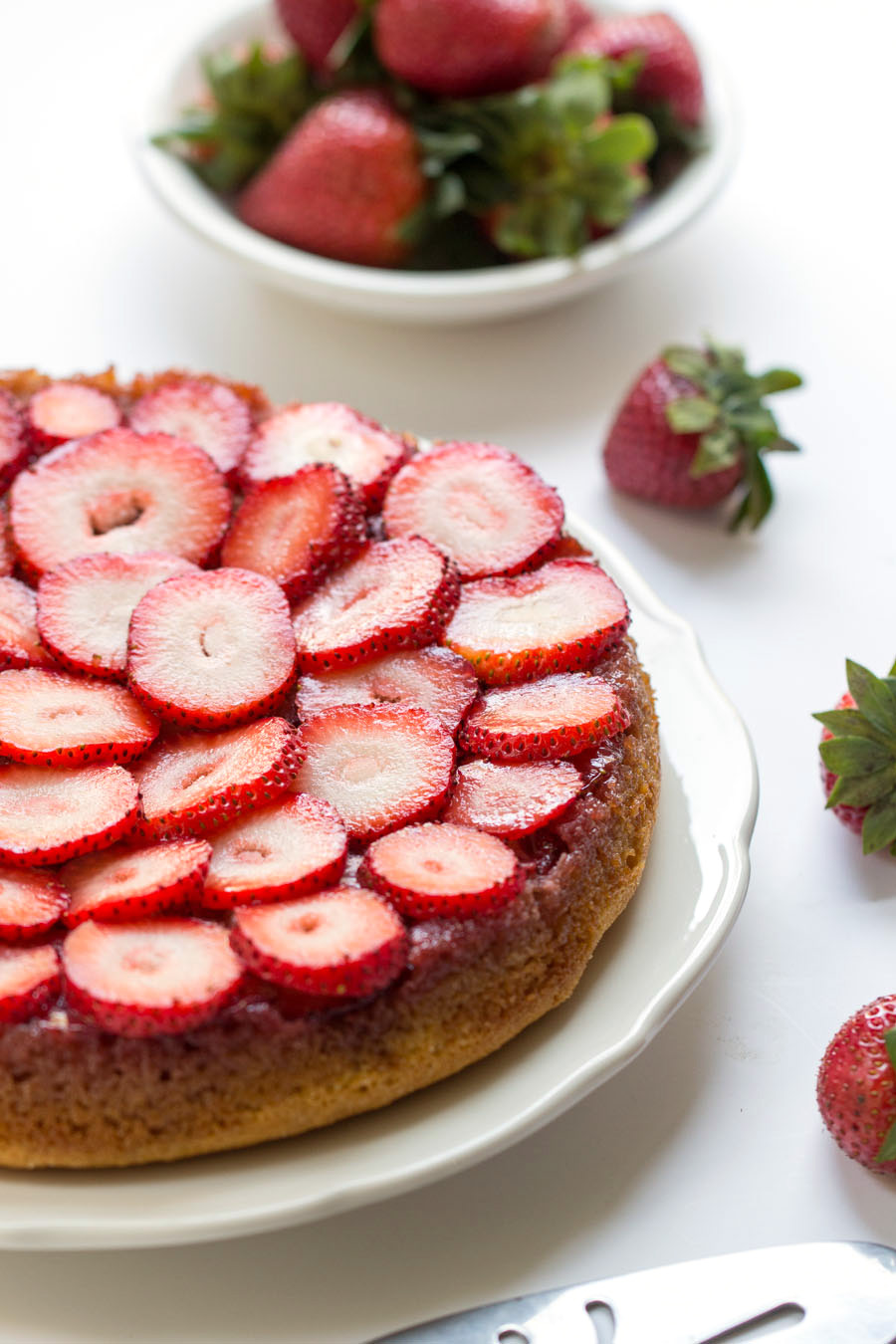 Strawberry Almond Flour Cake via @kingarthurflour