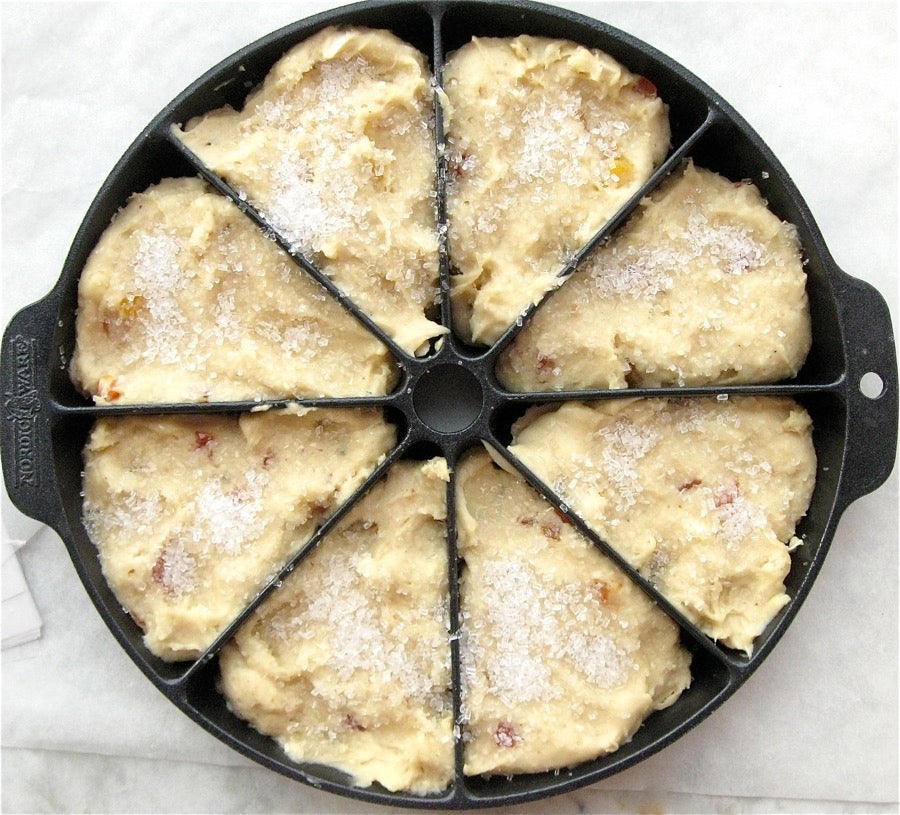 AnEasyWayToShapeScones via @kingarthurflour