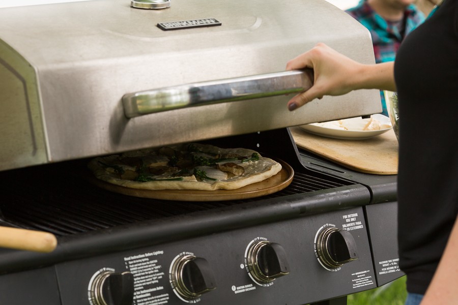 Tips for making grilled pizza via @kingarthurflour