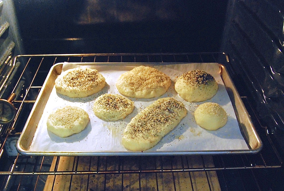 How to make pretzel buns via @kingarthurflour