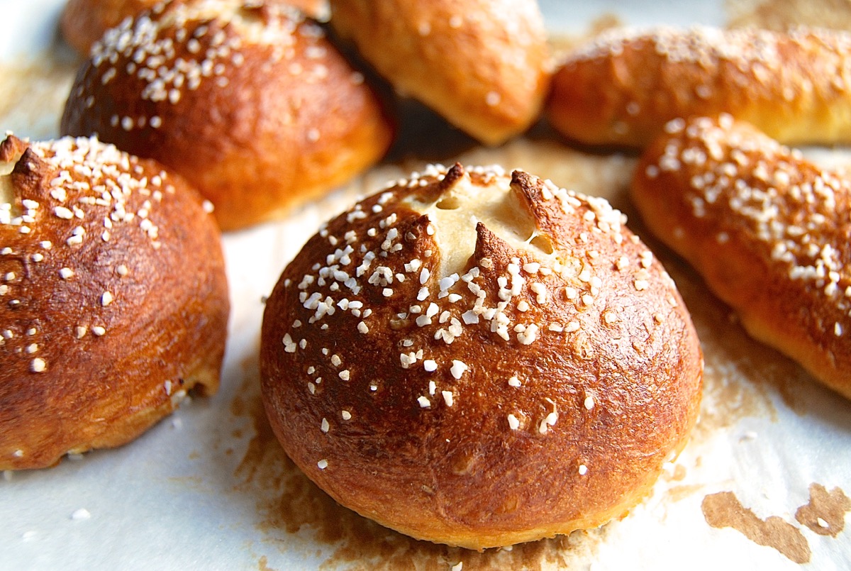 Pretzel buns via @kingarthurflour