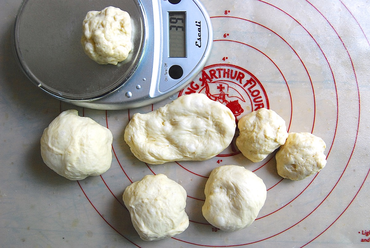 How to make pretzel buns via @kingarthurflour