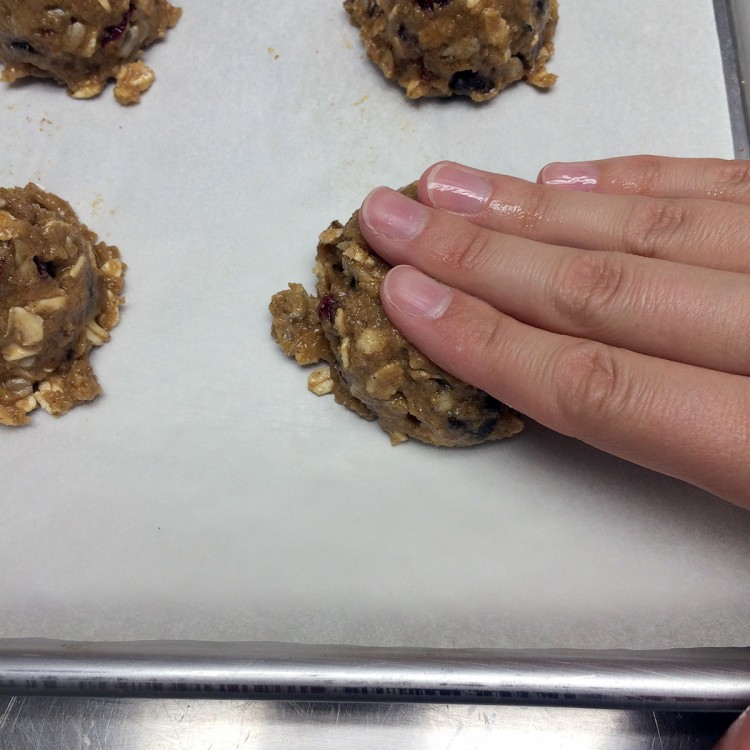 How to make Muesli Cookies via @kingarthurflour