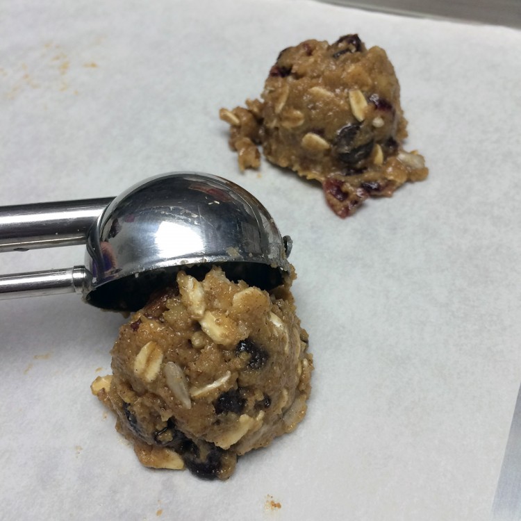 How to make Muesli Cookies via @kingarthurflour
