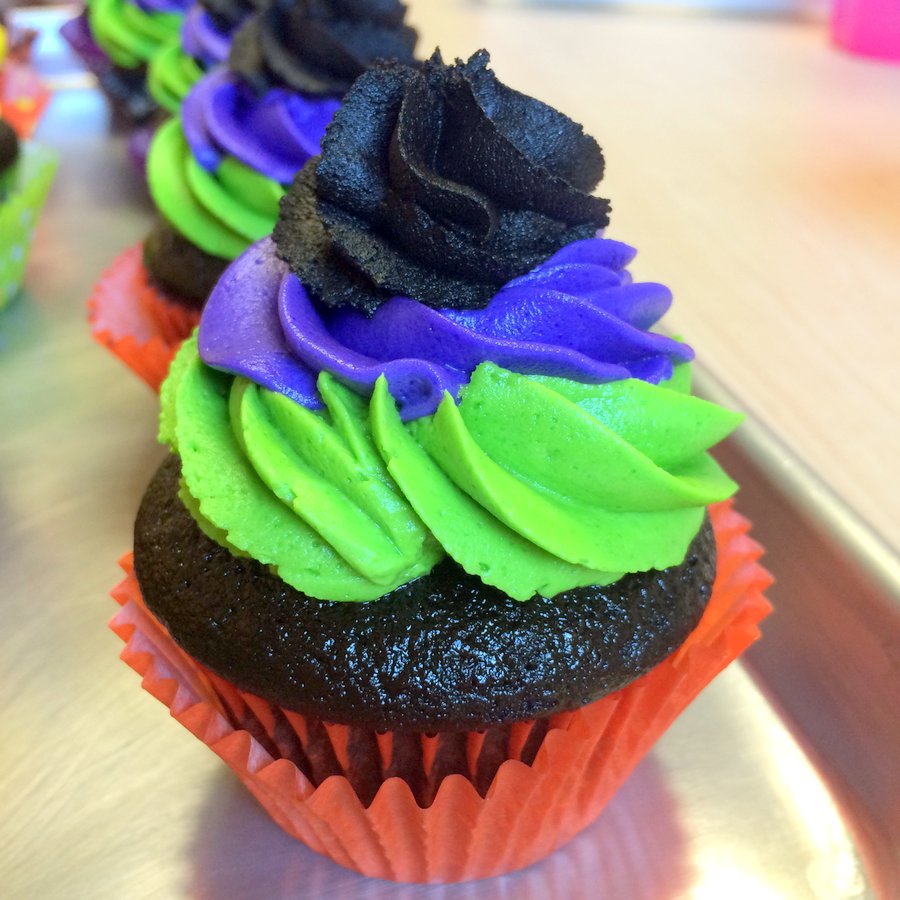 Halloween Cupcakes via @kingarthurflour