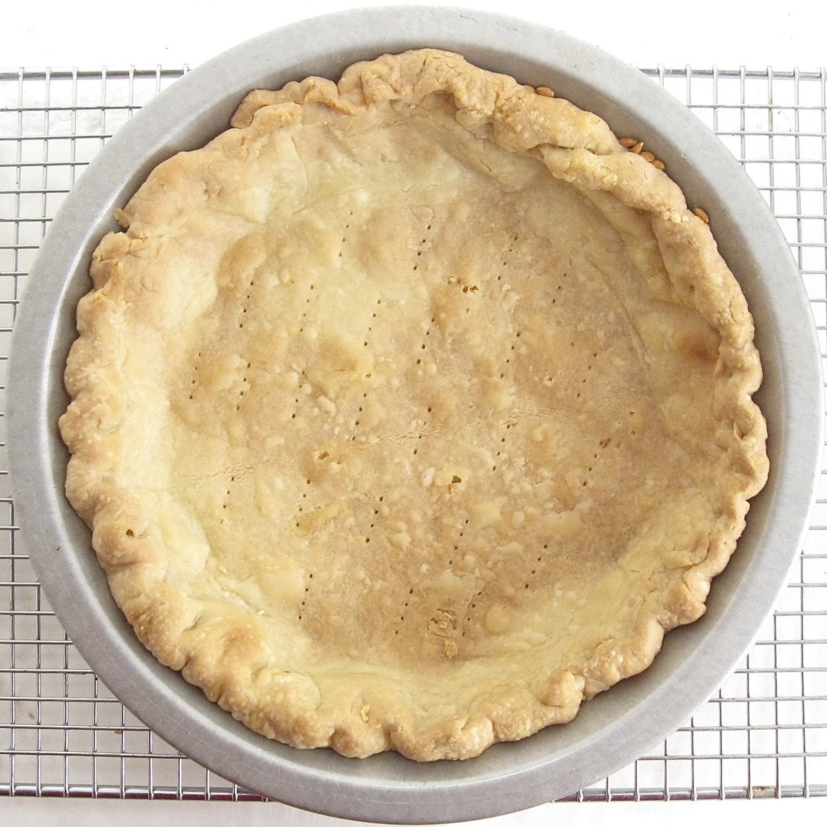 How to blind bake a pie crust via @kingarthurflour