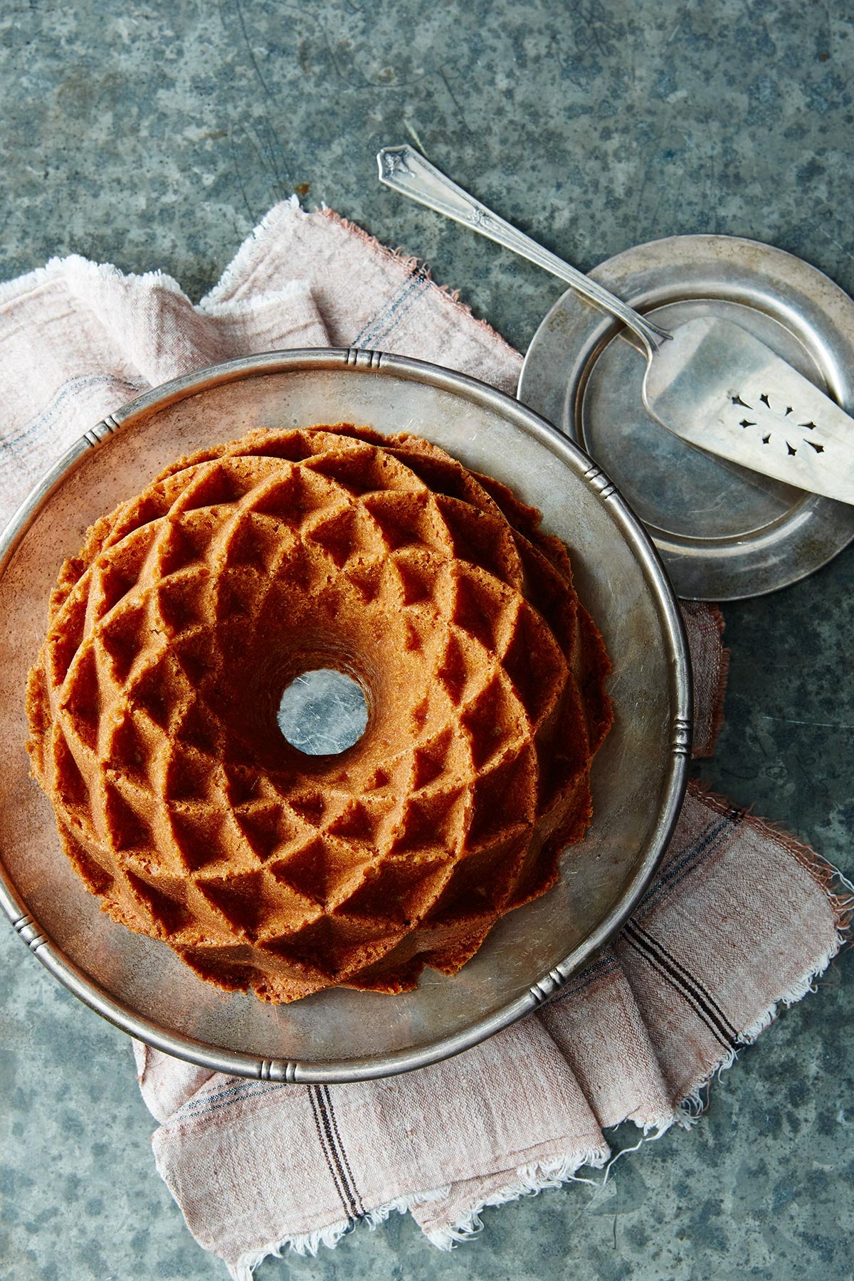 Nordic Ware Jubilee Bundt Pan (Gold)