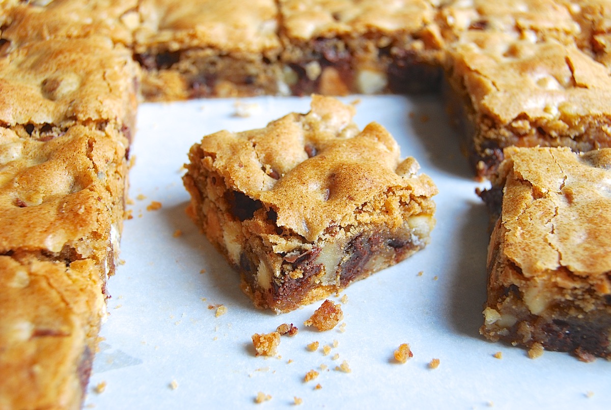 Big Batch Brownies and Bars via @kingarthurflour