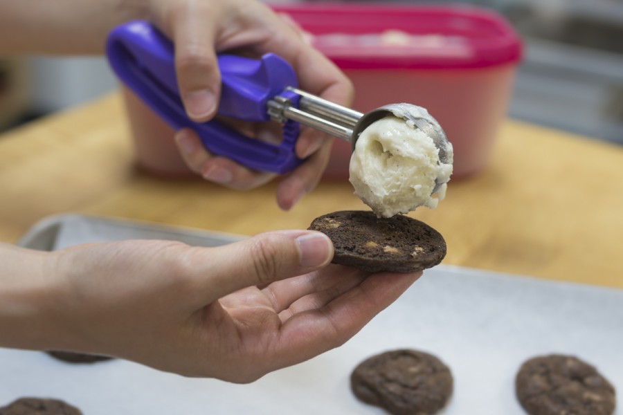 How to make Ice Cream Sandwiches blog via @kingarthurflour 