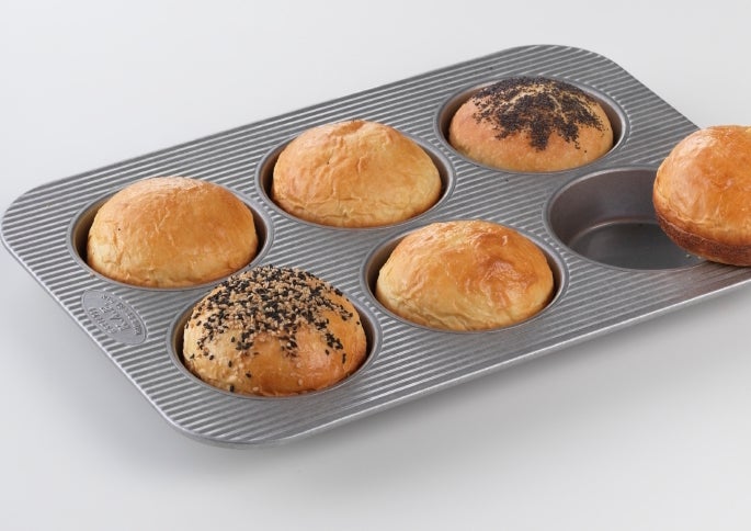 5 Hamburger Bun Tray with 15 Moulds ⋆ American Pan IE