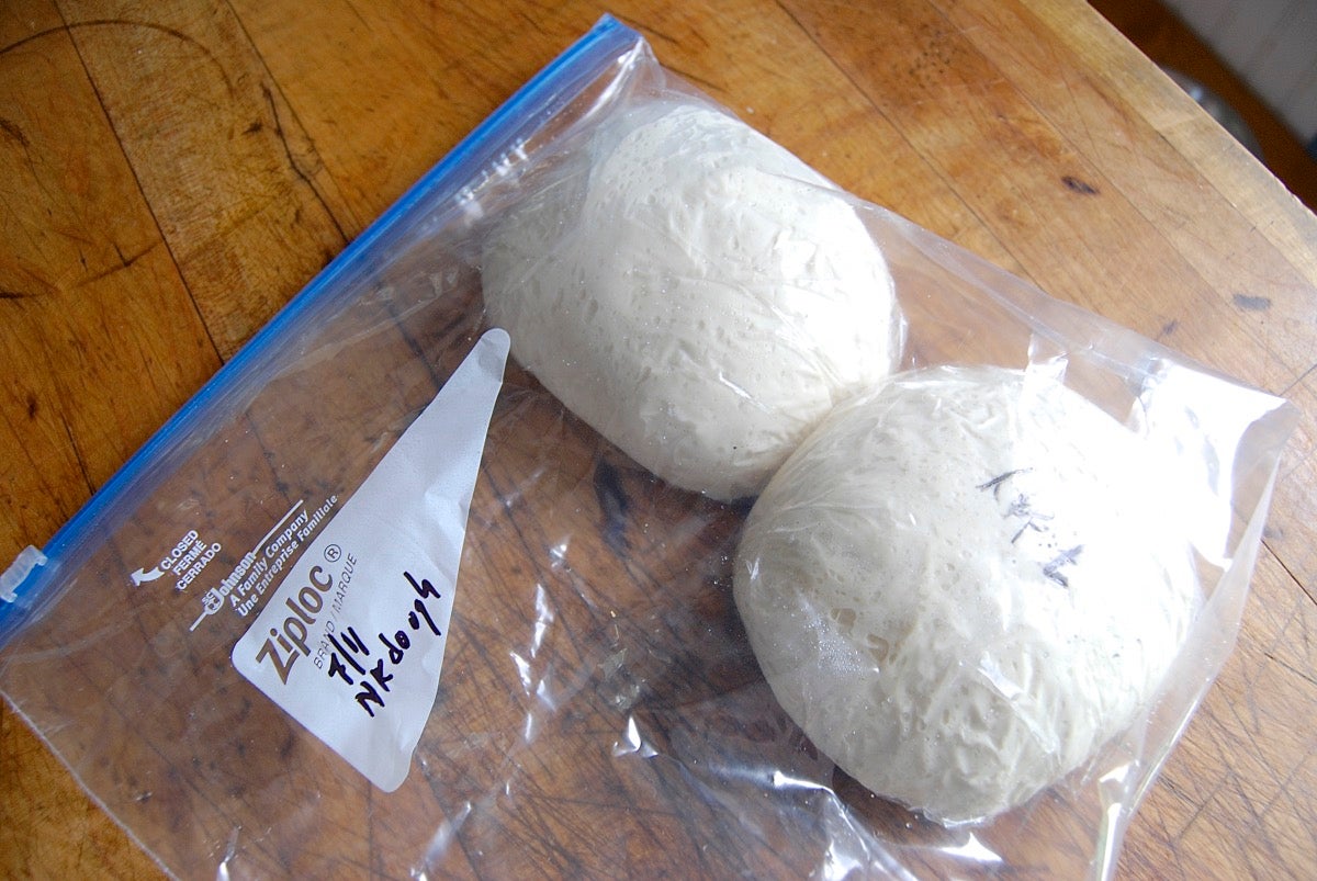 Freezing No-Knead Bread Dough via @kingarthurflour