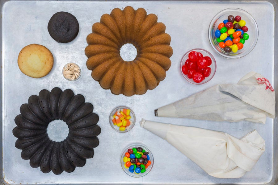 How to make Halloween Spider Bundt via @kingarthurflour