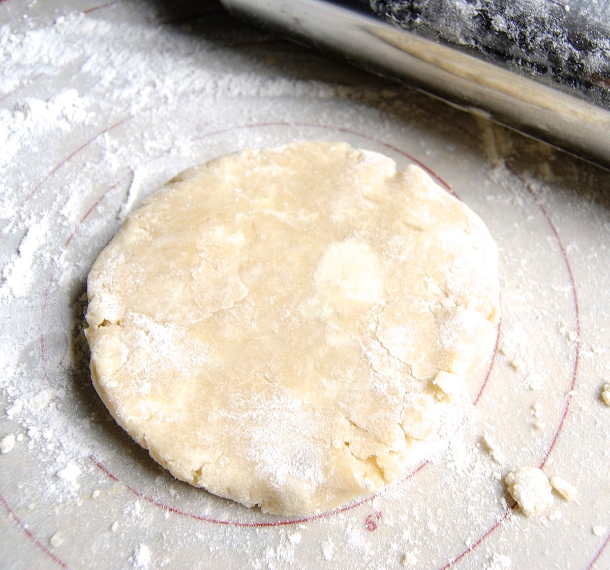 Faire la croûte de tarte via @kingarthurflour