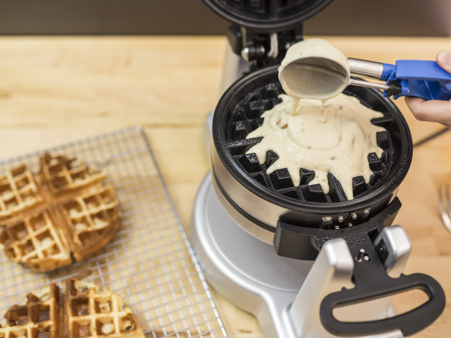 How-to-make-Maple-Bacon-Waffles via @kingartfhurflour