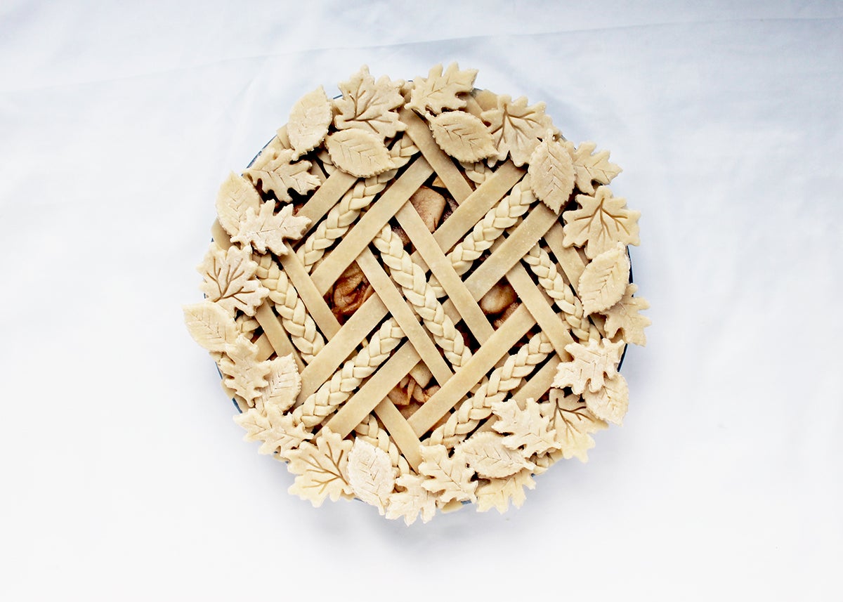 Decorative pie crust via @kingarthurflour