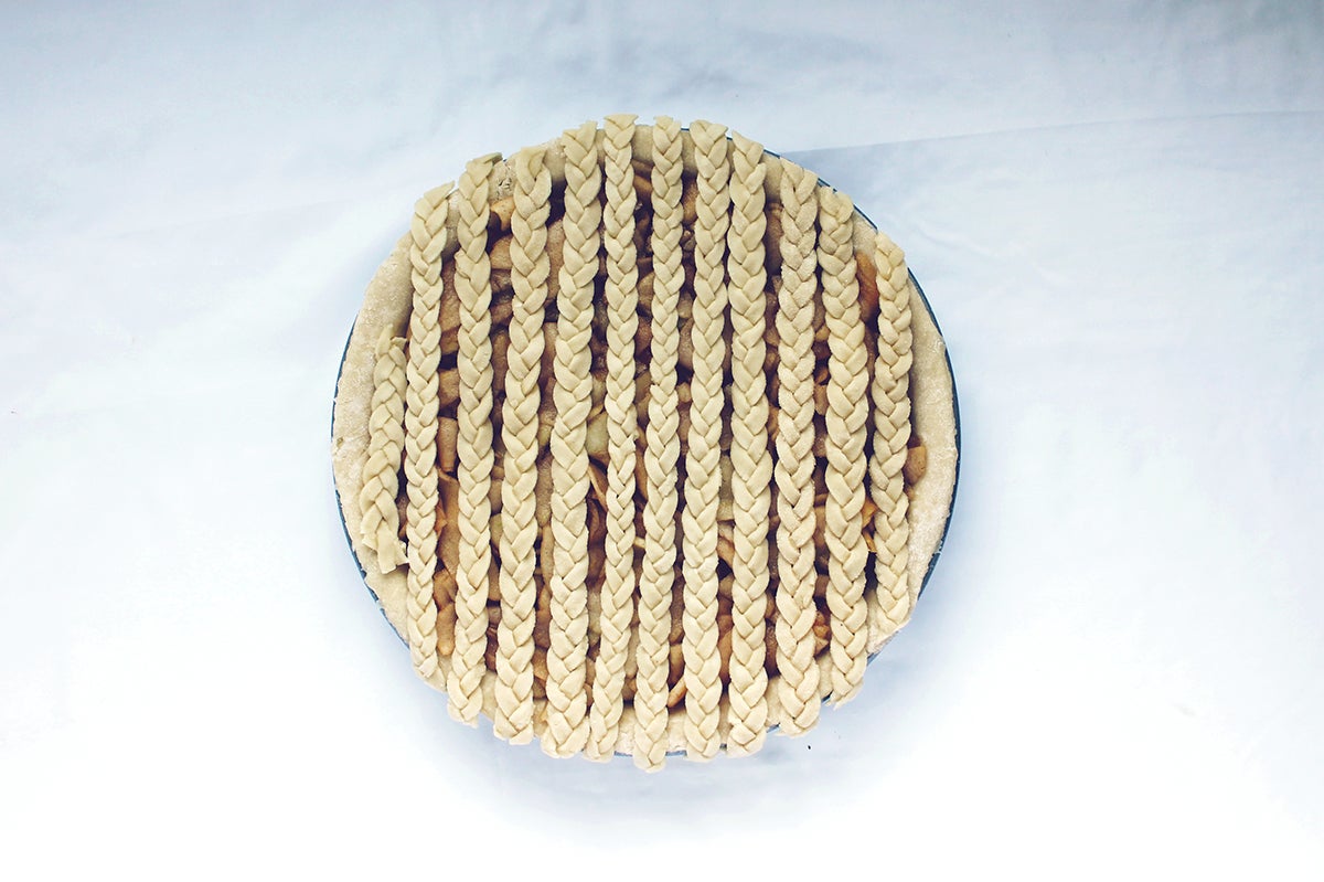 Decorative pie crust via @kingarthurflour