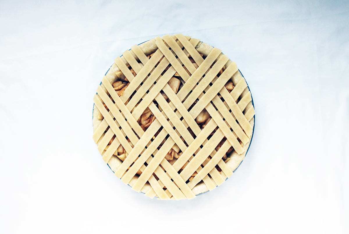 Decorative pie crust via @kingarthurflour