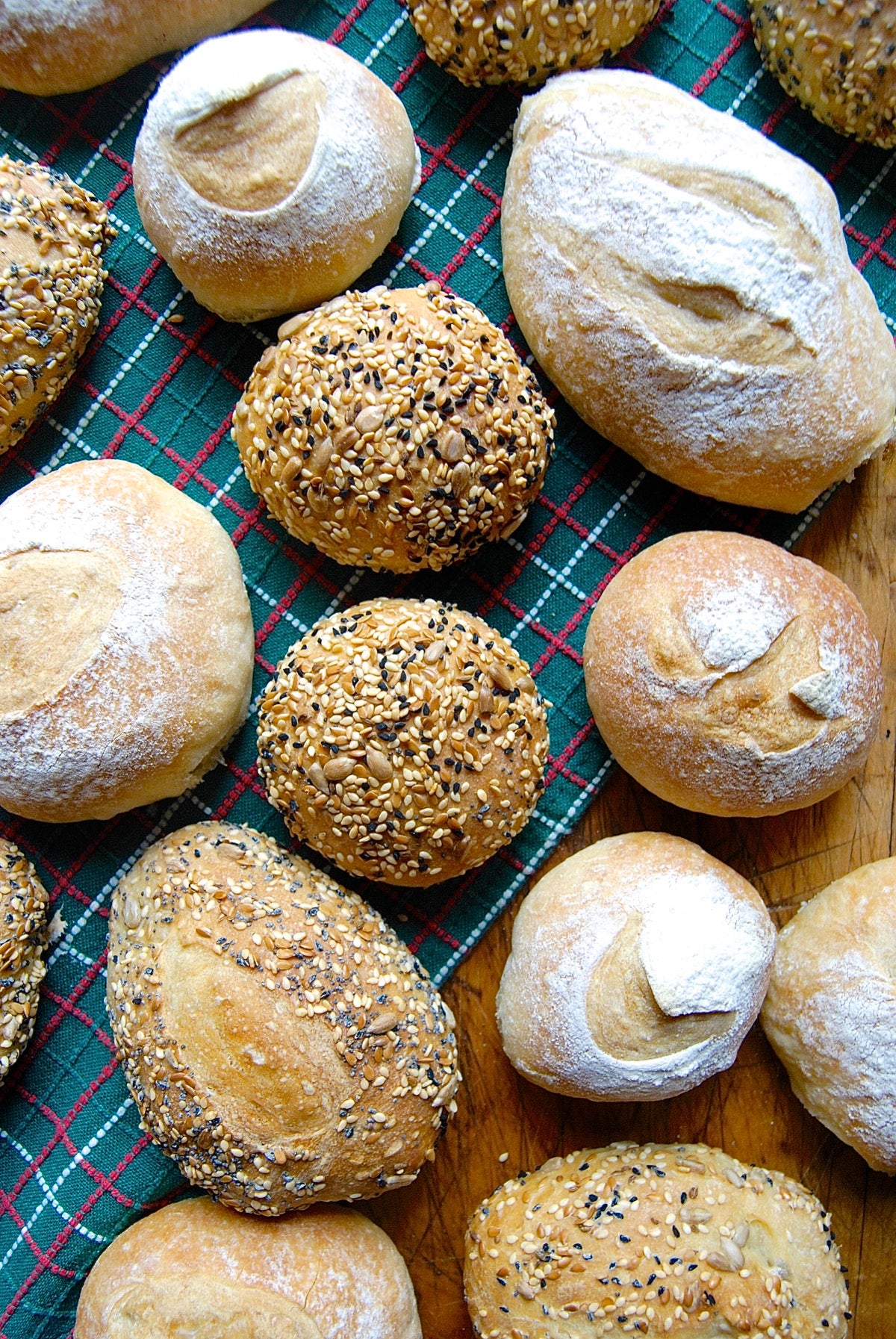 No-Knead Sandwich Rolls via @kingarthurflour