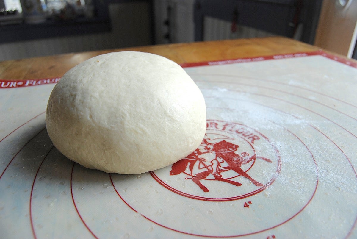 How to make Pizza Party Buns. Bakealong via @kingarthurflour