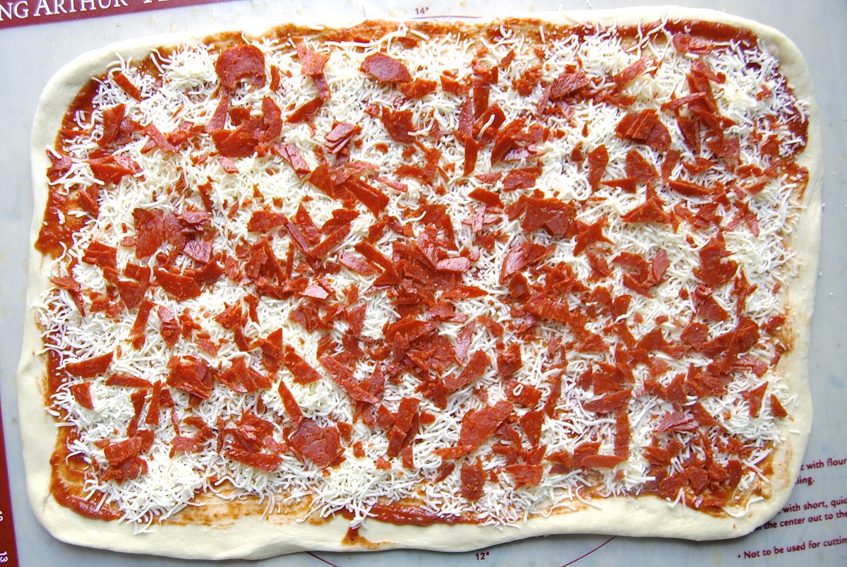 How to make Pizza Party Buns. Bakealong via @kingarthurflour