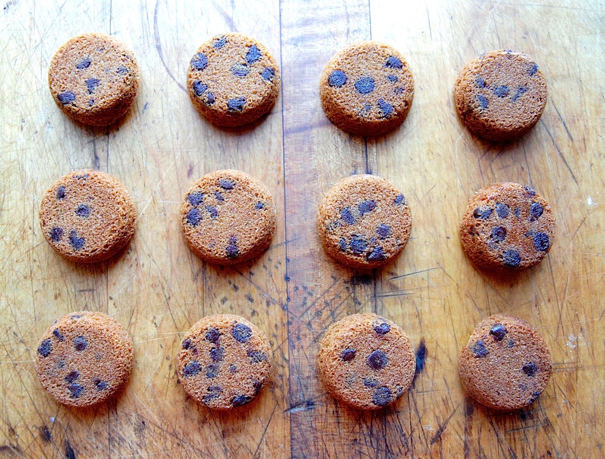 Muffin Pan Chocolate Chip Cookies via @kingarthurflour