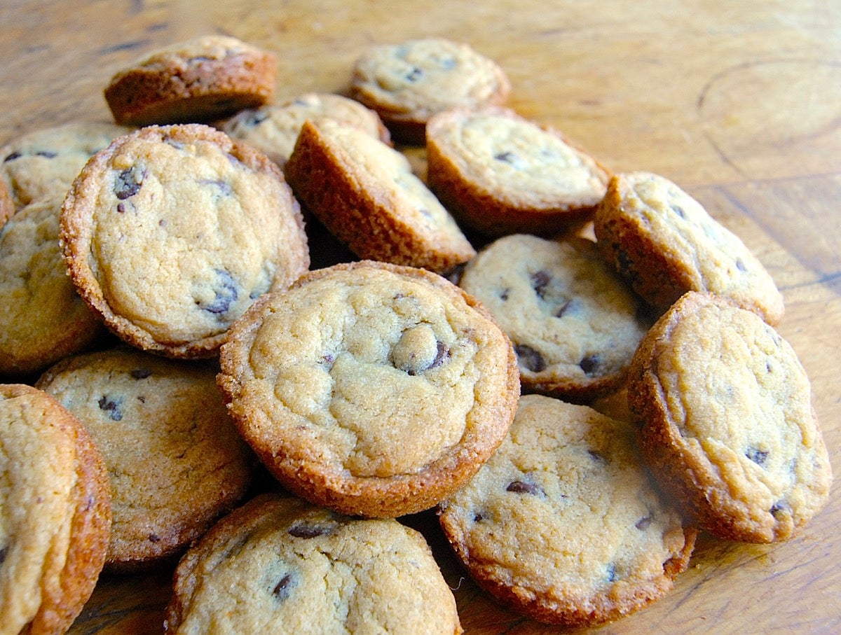 Muffin Pan Chocolate Chip Cookies via @kingarthurflour