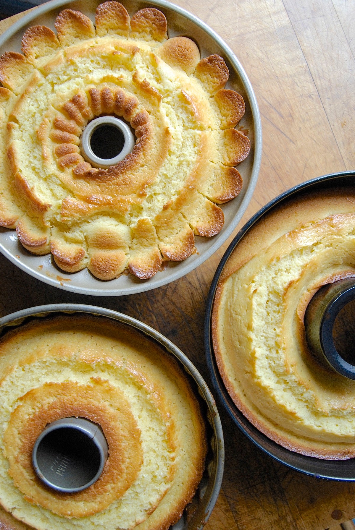 Baking cake in a dark pan