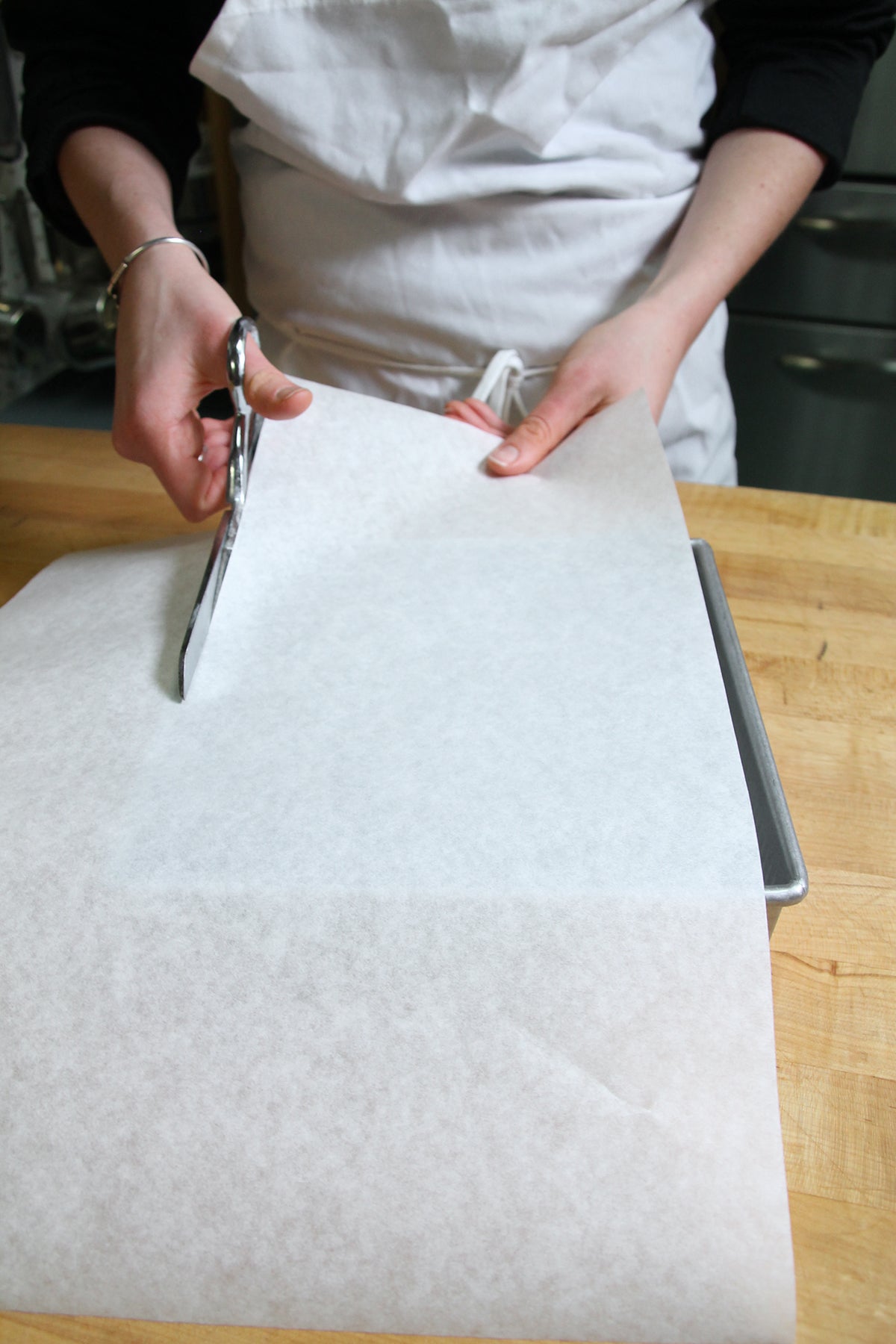 Baking with a parchment paper sling