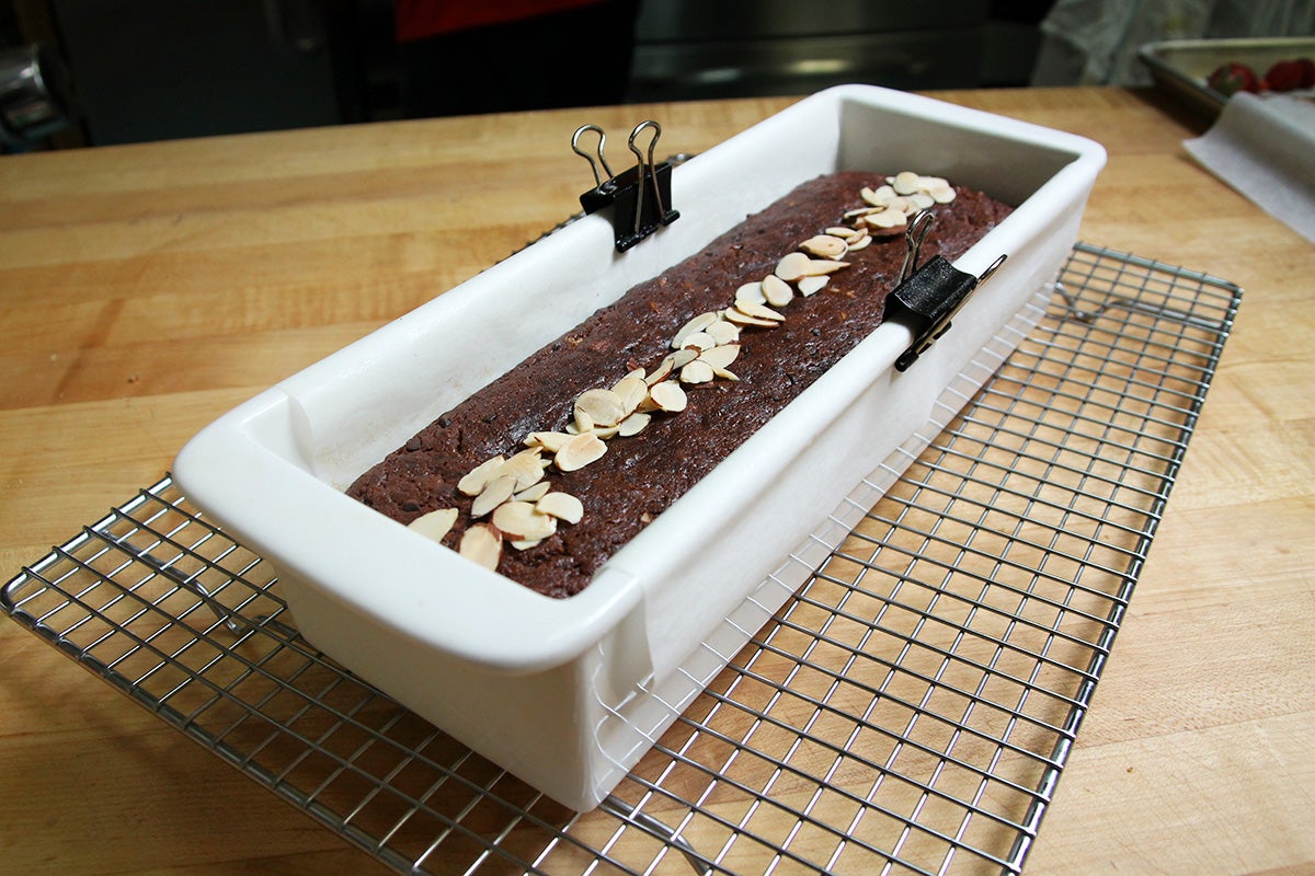 Baking with a parchment paper sling