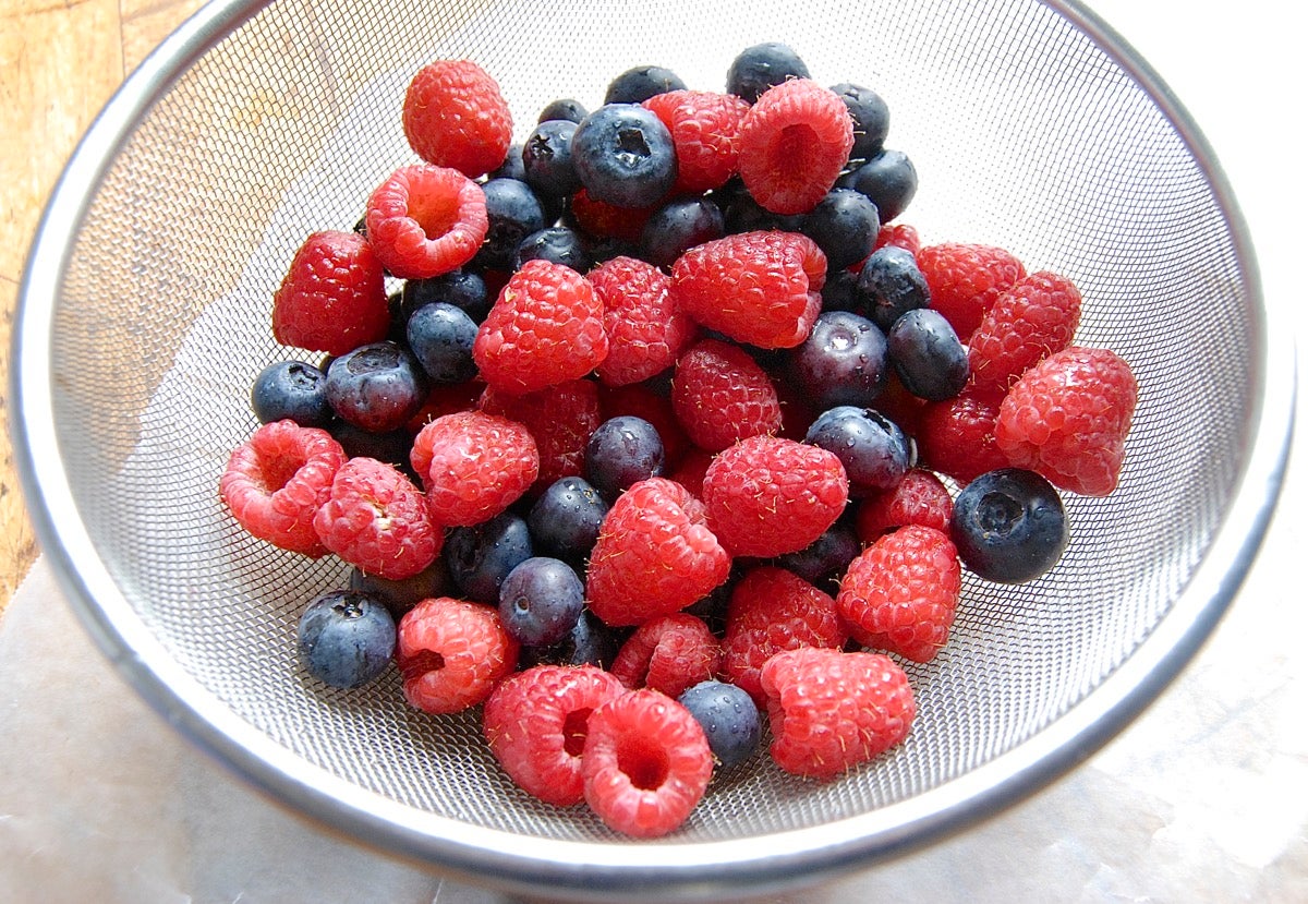 Berry Blitz Torte Bakealong via @kingarthurflour