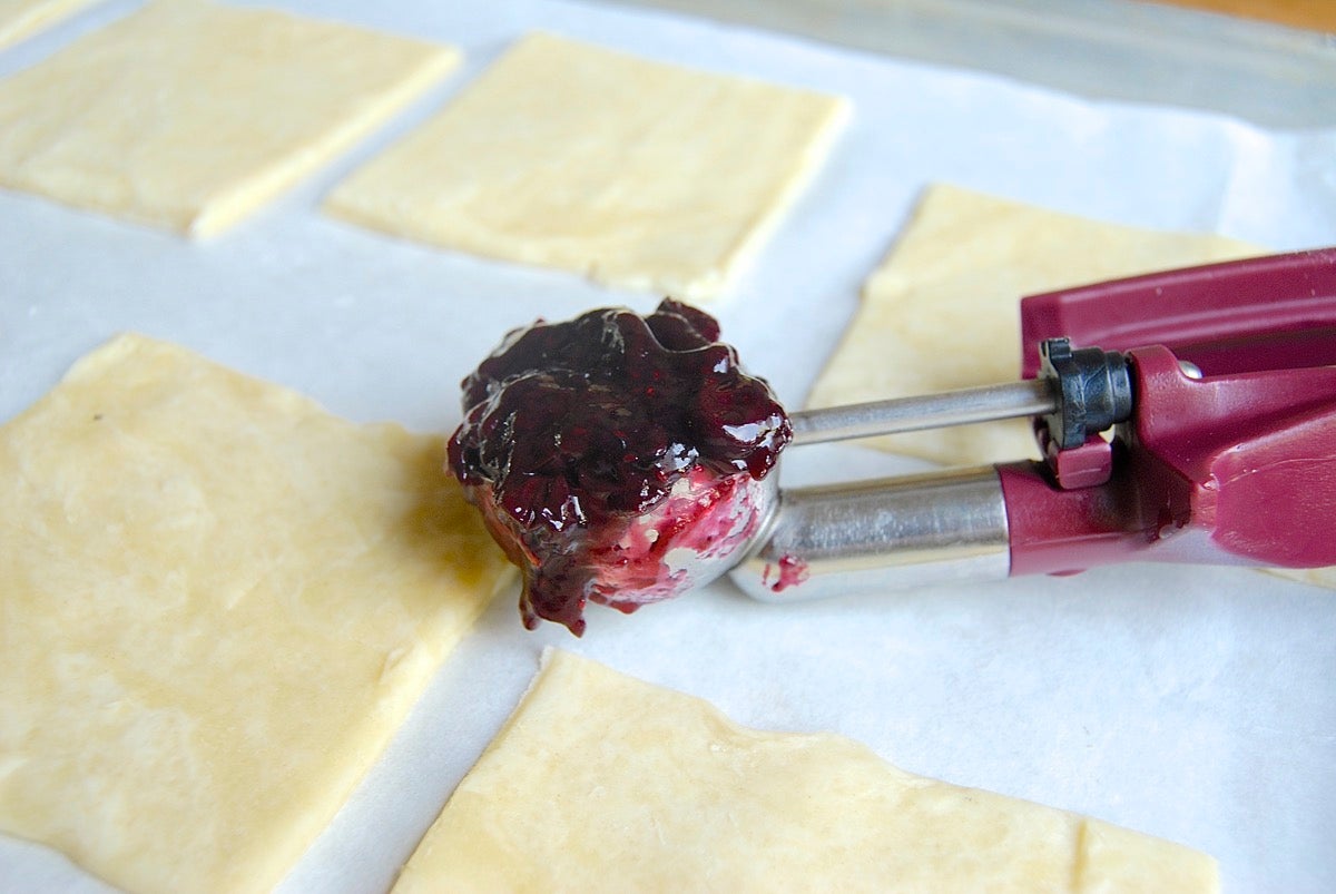 Blueberry Hand Pies Bakealong via @kingarthurflour