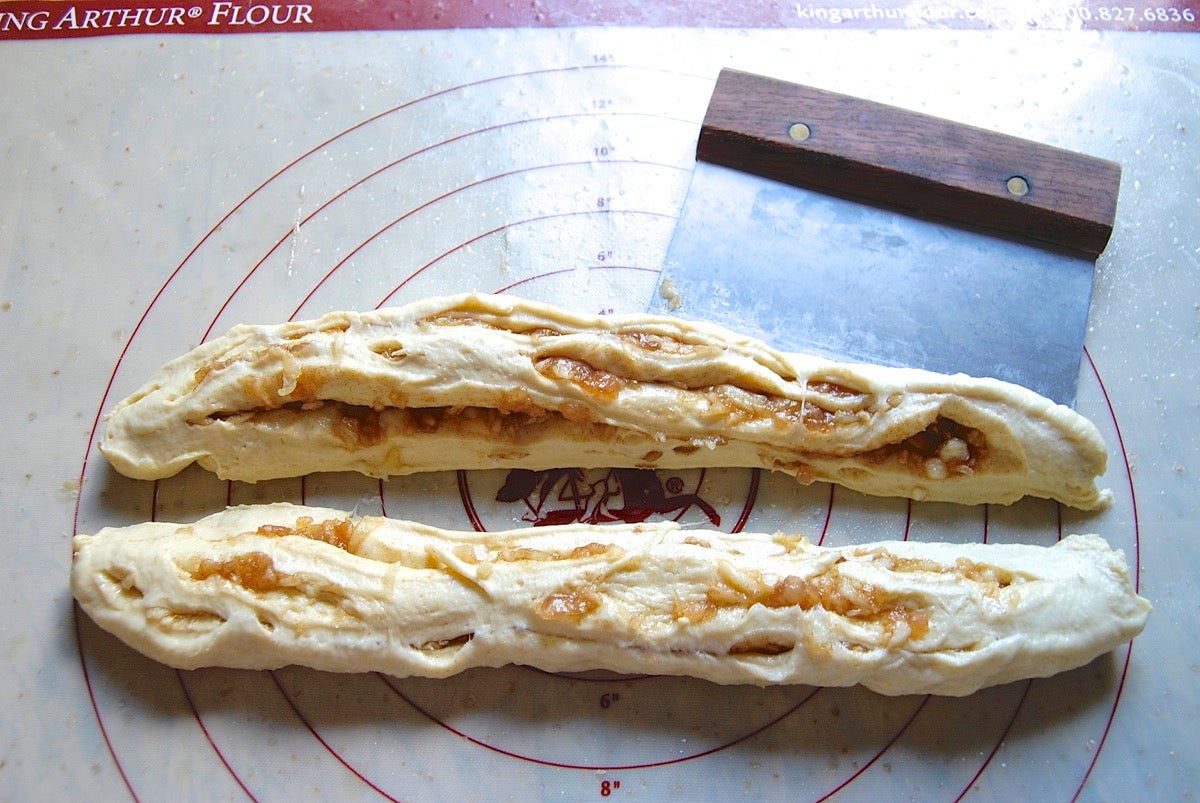 Cinnamon-Apple Twist Bread Bakealong via @kingarthurflour