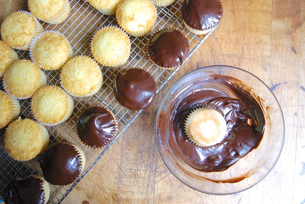 Cupcakes for Sharing via @kingarthurflour